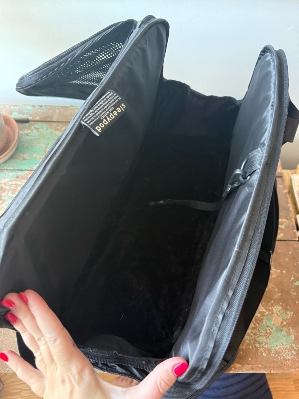 Atom Black Pet Carrier - Secure Travel Bag for Small Dogs - Picture 6 of 8